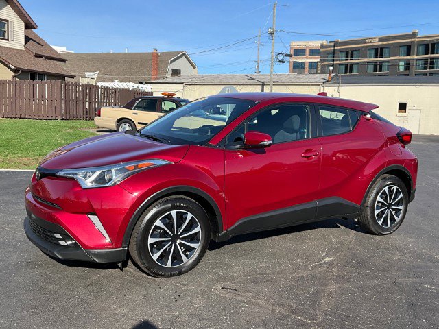 Used 2019 Toyota C-HR LE image 3