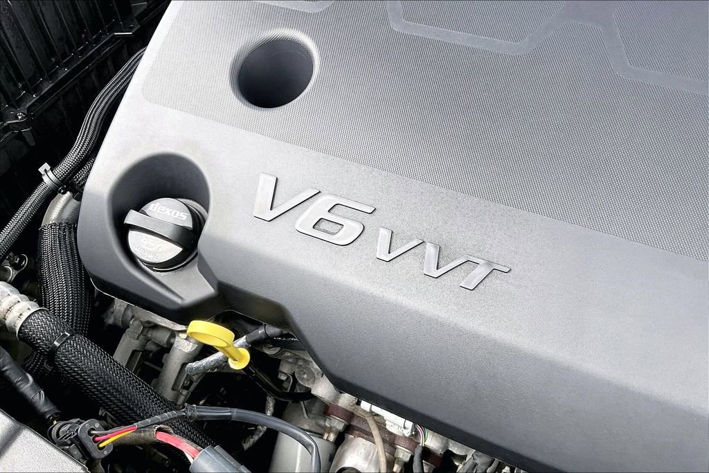 Used 2021 Chevrolet Traverse LT FWD image 34