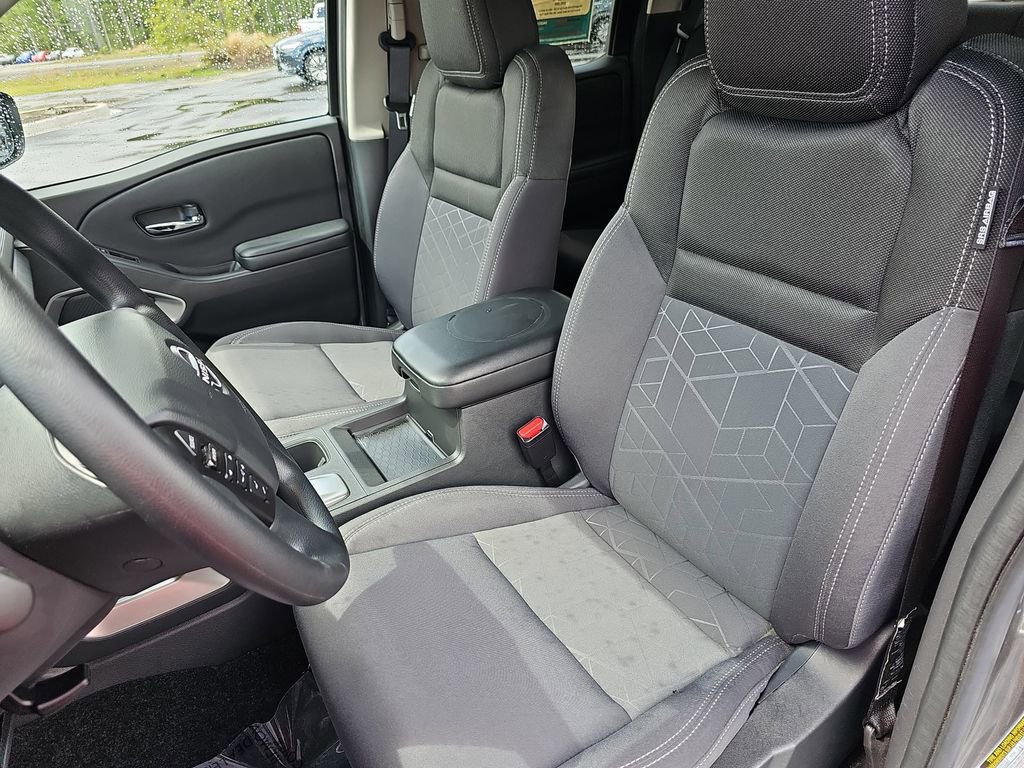 Used 2025 Nissan Frontier SV image 18