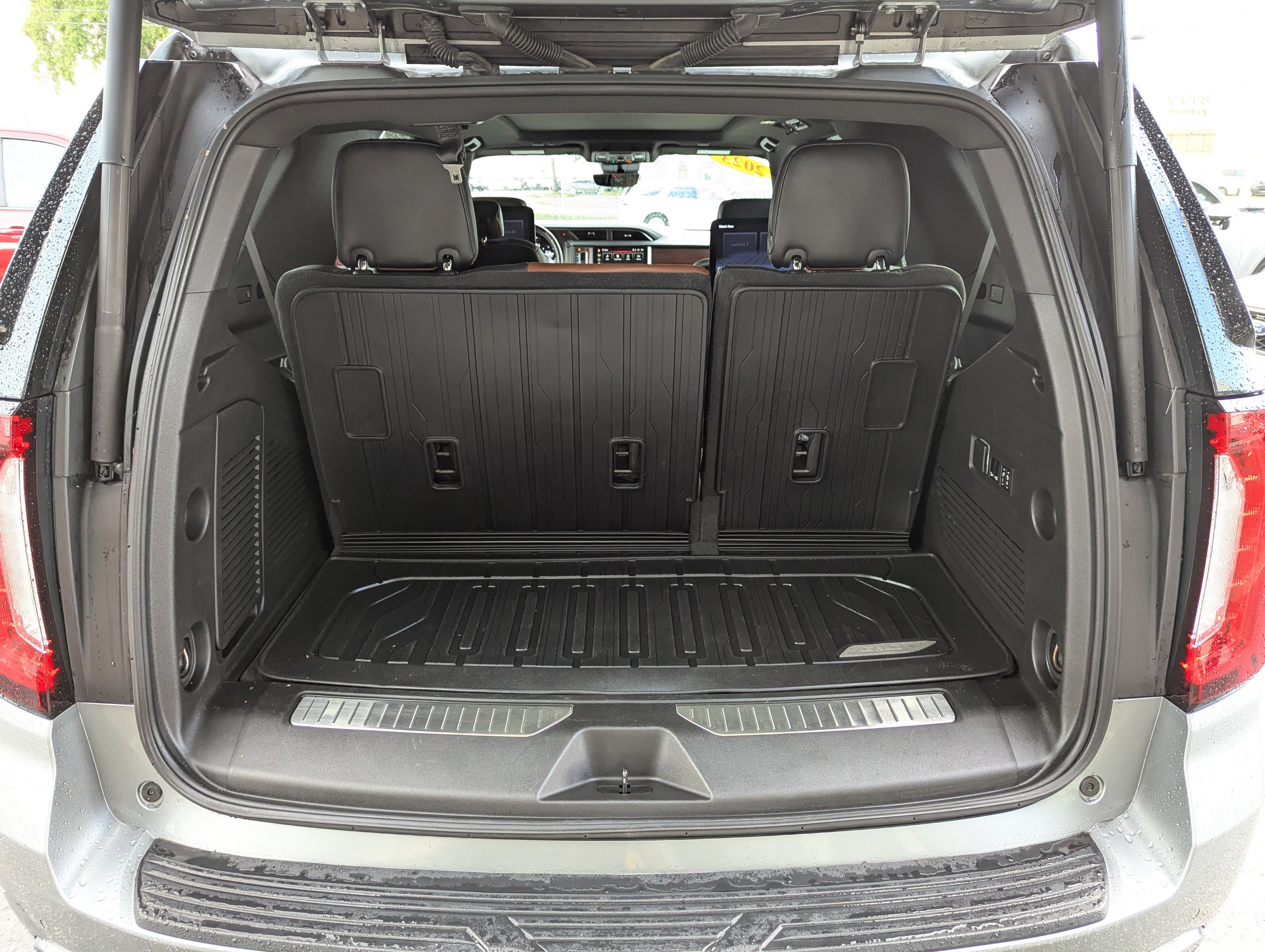 Certified 2023 GMC Yukon Denali Ultimate w/ LPO, Floor Liner Package AWD/4WD image 11