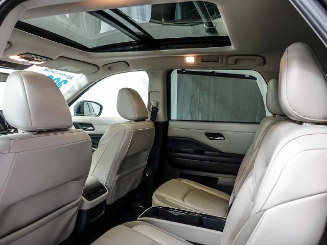 Used 2024 Nissan Pathfinder SL w/ SL Premium Package AWD/4WD image 16