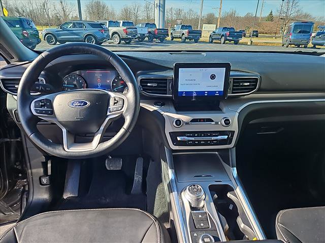 Used 2023 Ford Explorer XLT w/ Equipment Group 202A image 9