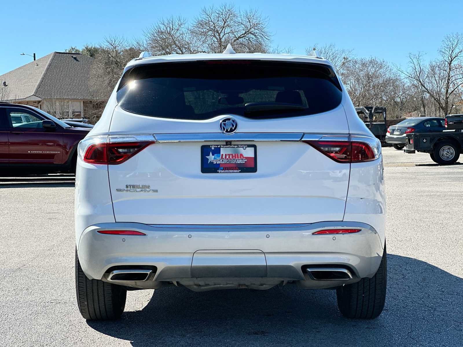 Used 2024 Buick Enclave Essence image 14