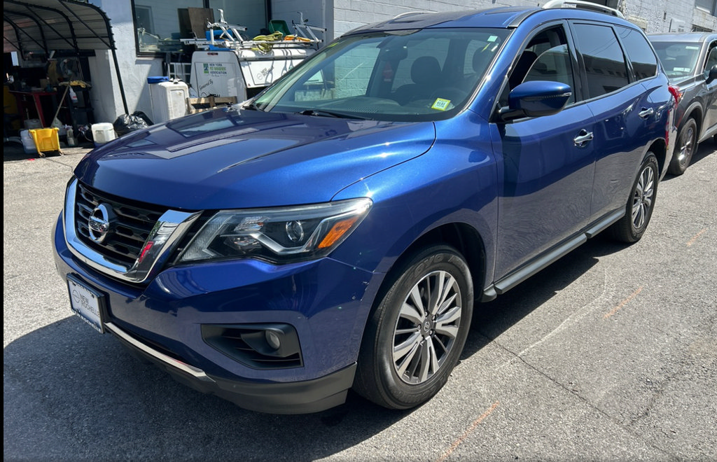Used 2019 Nissan Pathfinder SV AWD/4WD image 1