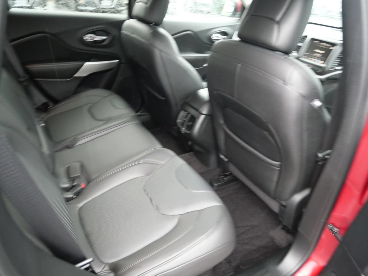 Used 2016 Jeep Cherokee Overland AWD/4WD image 24