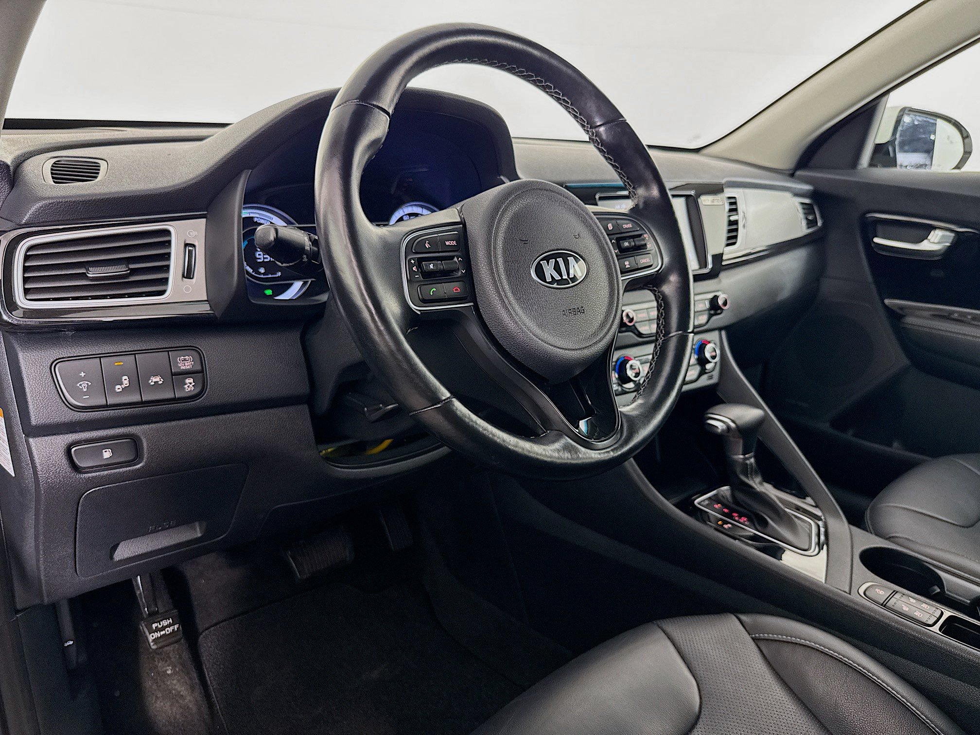 Used 2019 Kia Niro Touring FWD image 21