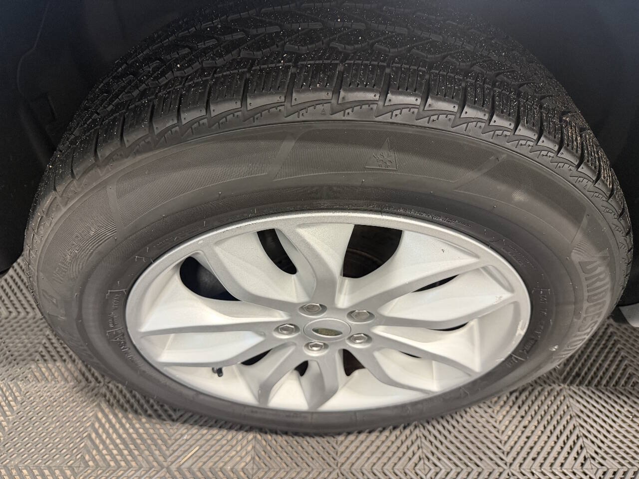 Used 2013 Land Rover LR2 HSE AWD/4WD image 39