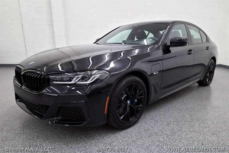 Used 2023 BMW 530e w/ M Sport Package RWD image 4