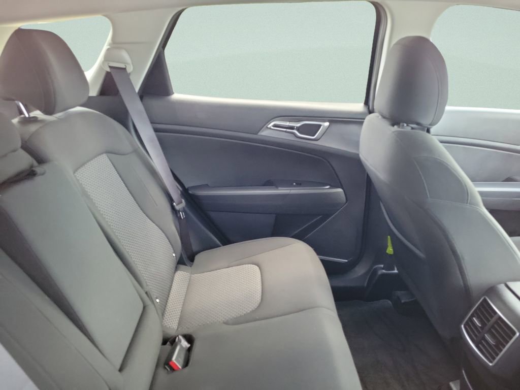 Used 2025 Kia Sportage LX image 35
