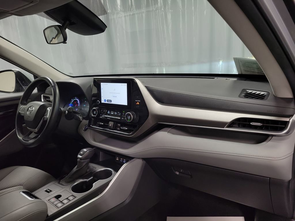Used 2023 Toyota Highlander LE image 28