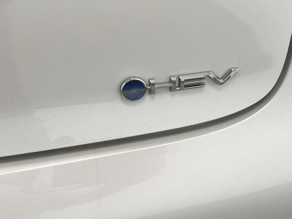 Used 2025 Toyota Prius LE FWD image 11
