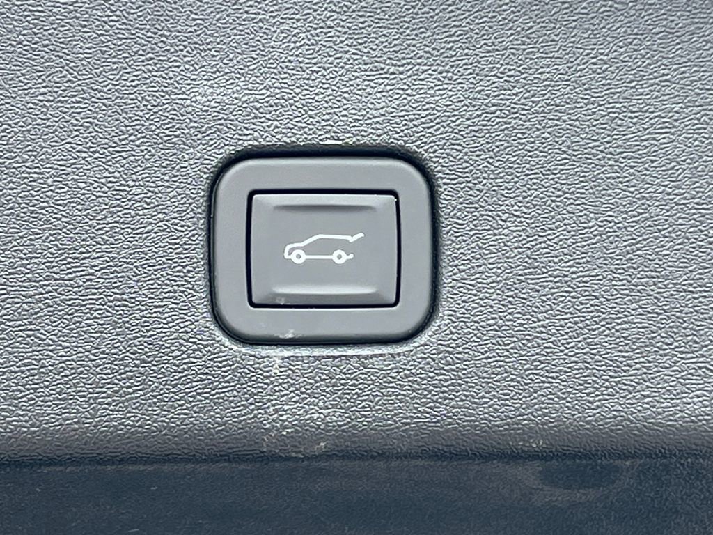 New 2026 Cadillac Optiq Sport 1 w/ LPO, Floor Liner Package AWD/4WD image 36