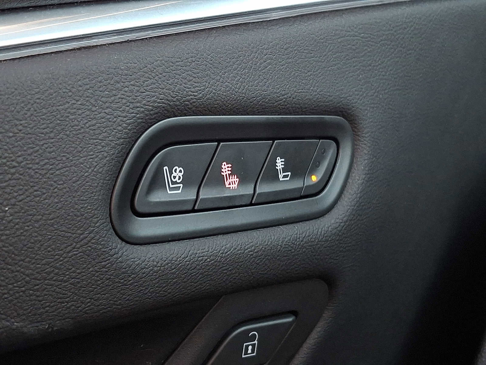 Used 2022 Cadillac Escalade Premium Luxury image 22