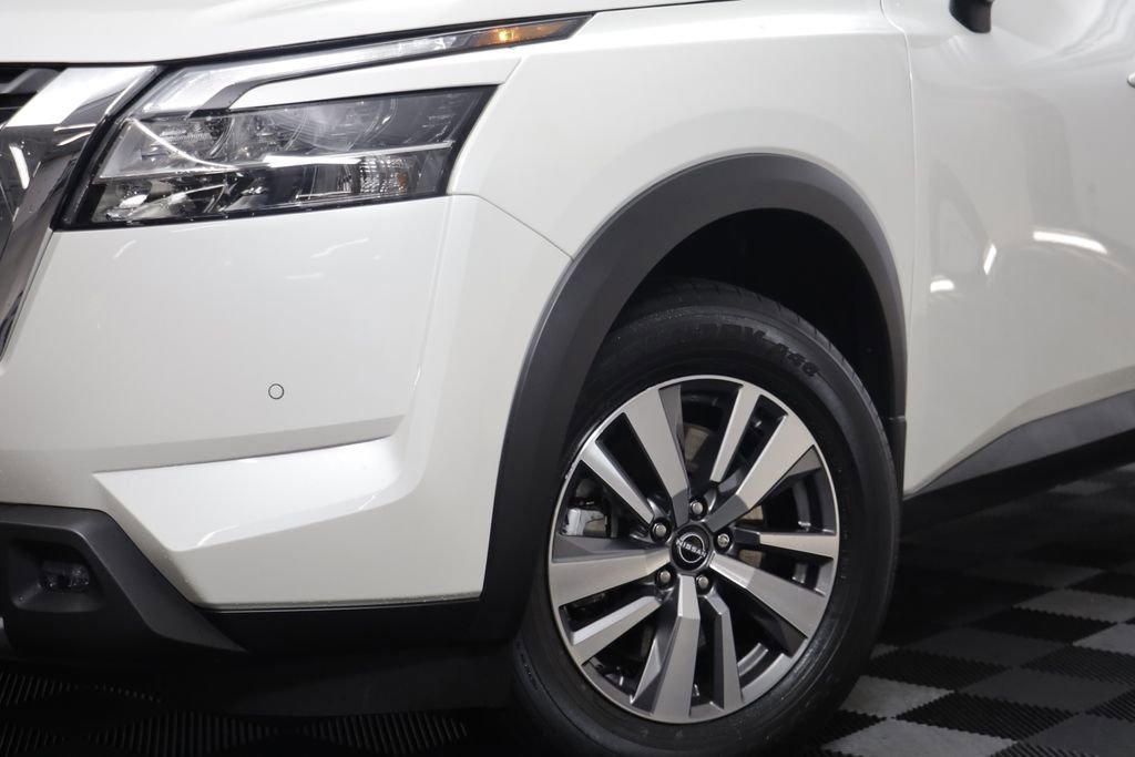 Used 2023 Nissan Pathfinder SL image 3