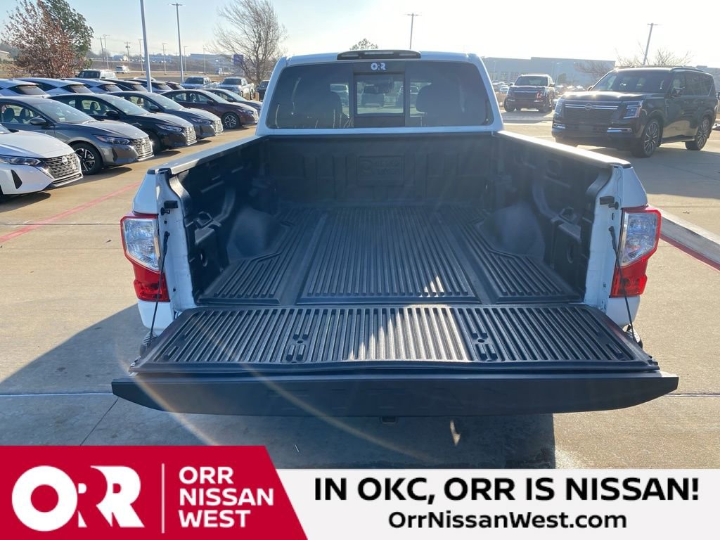 Used 2021 Nissan Titan SV w/ SV Convenience Package RWD image 12