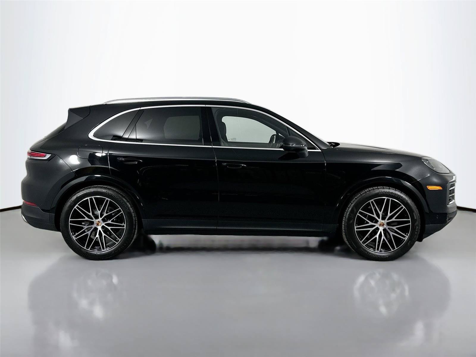 Certified 2025 Porsche Cayenne AWD/4WD image 8
