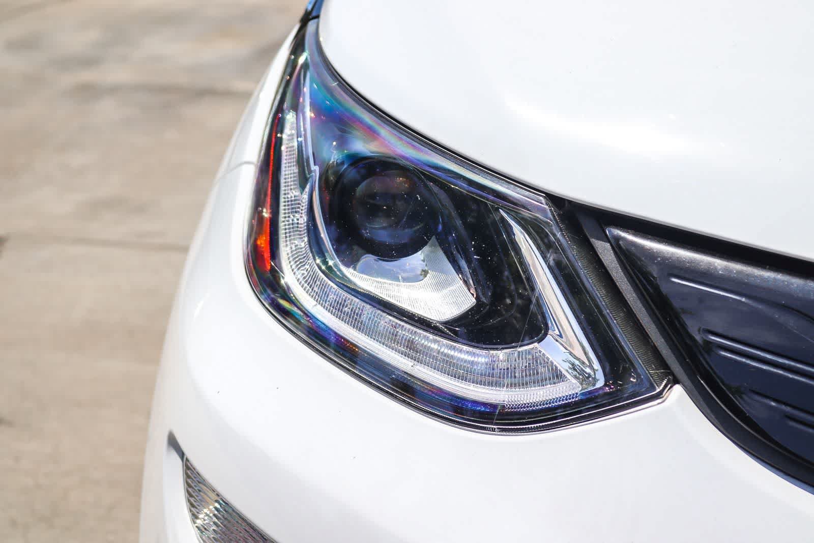 Used 2020 Chevrolet Bolt Premier w/ Infotainment Package FWD image 10