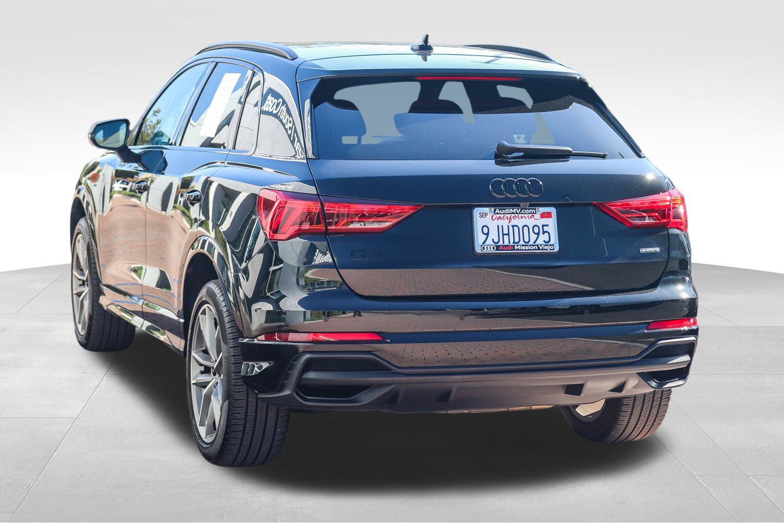 Certified 2023 Audi Q3 2.0T Premium w/ Black Optic Sport Package AWD/4WD image 5