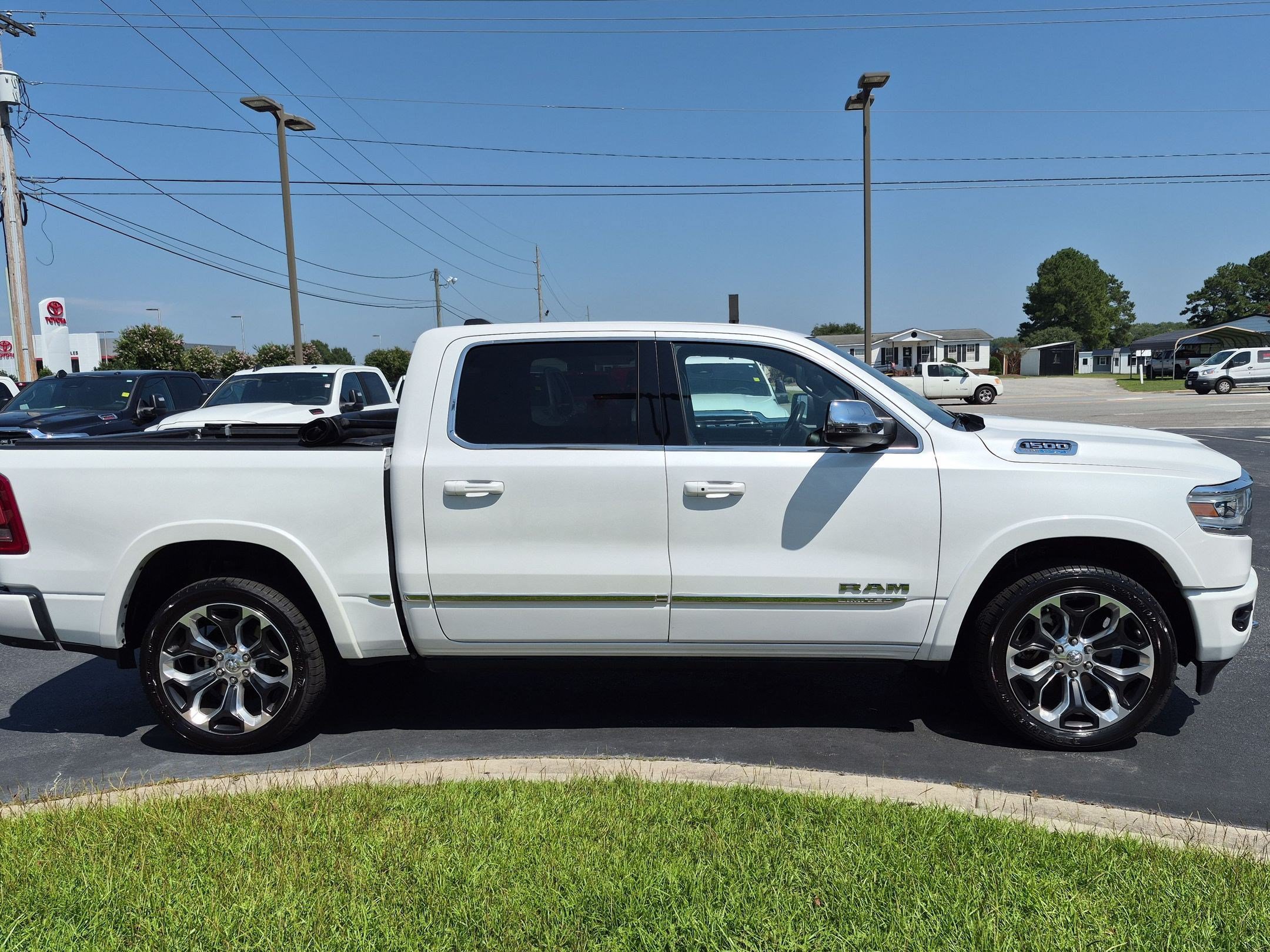 Used 2023 RAM 1500 Limited AWD/4WD image 4