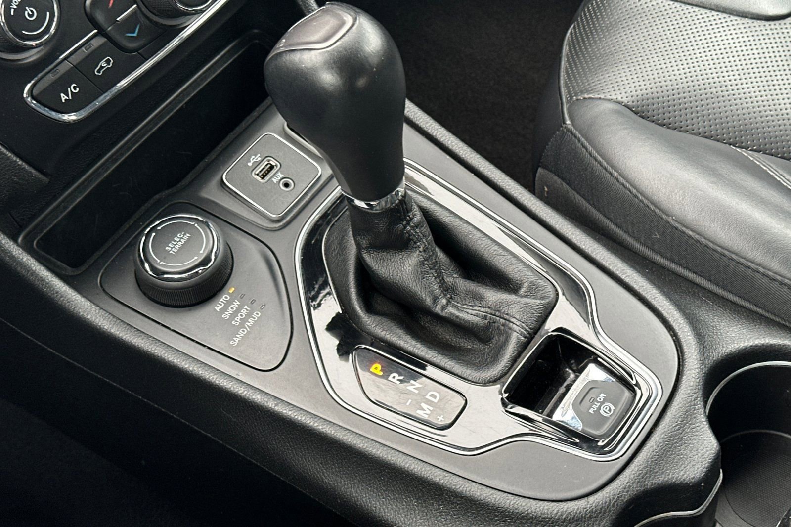 Used 2019 Jeep Cherokee Limited image 21
