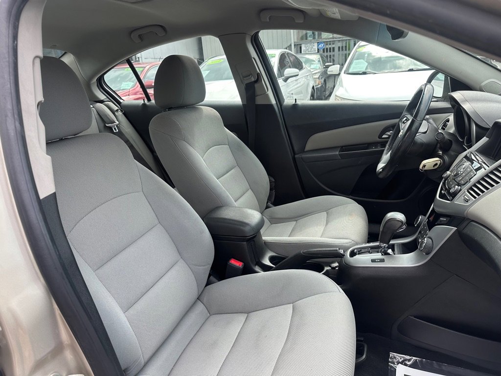 Used 2014 Chevrolet Cruze LT image 13