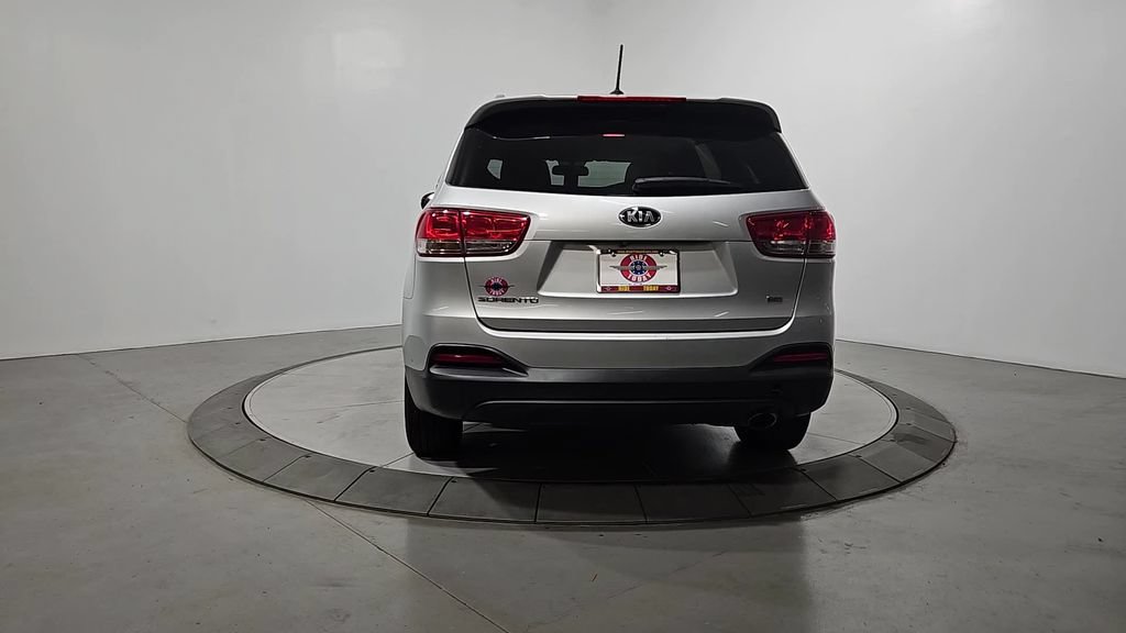 Used 2017 Kia Sorento AWD image 4
