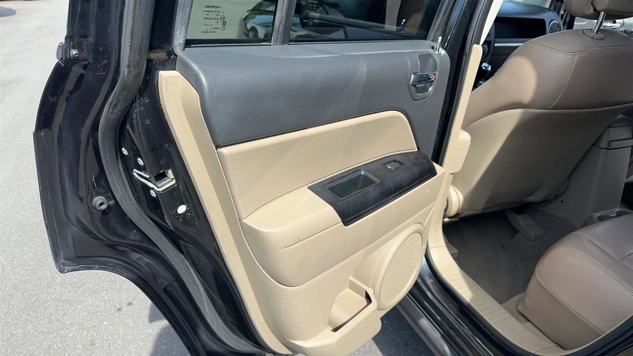 Used 2011 Jeep Compass Sport FWD image 31