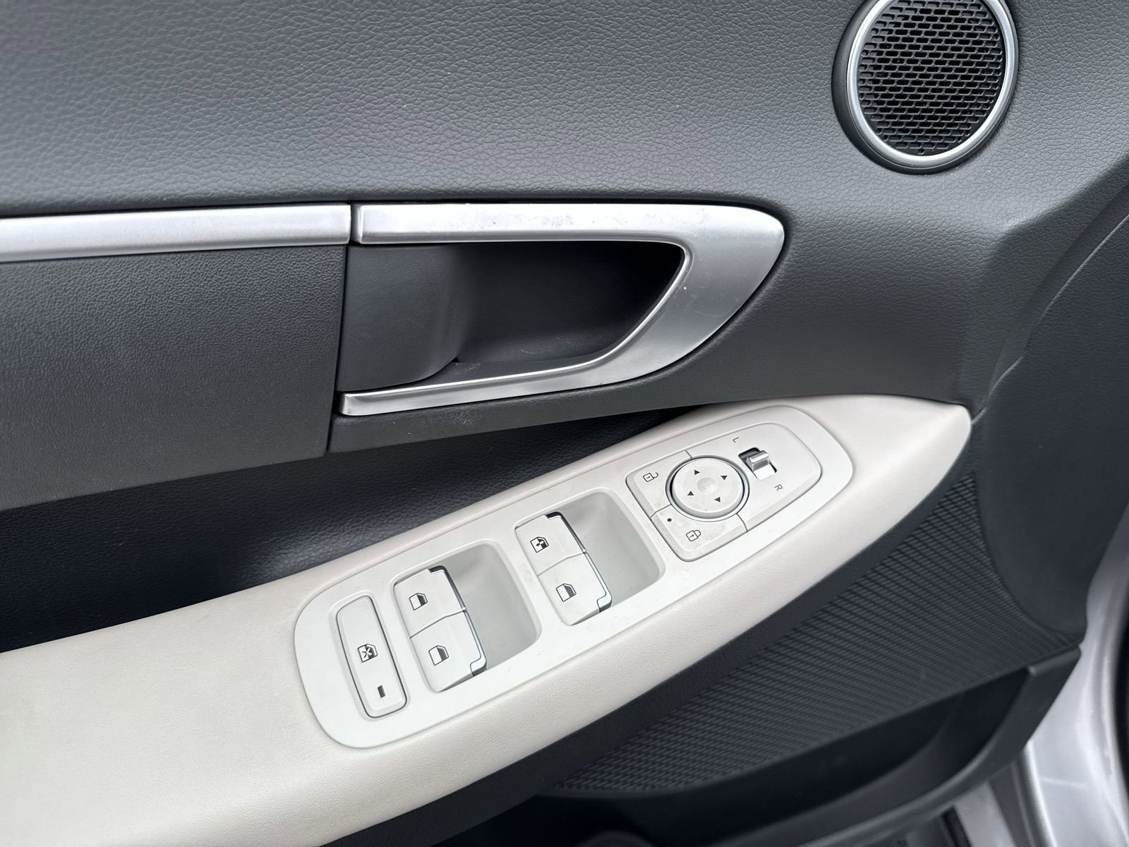 Certified 2023 Hyundai Sonata SE w/ Preferred Accessory Package image 16