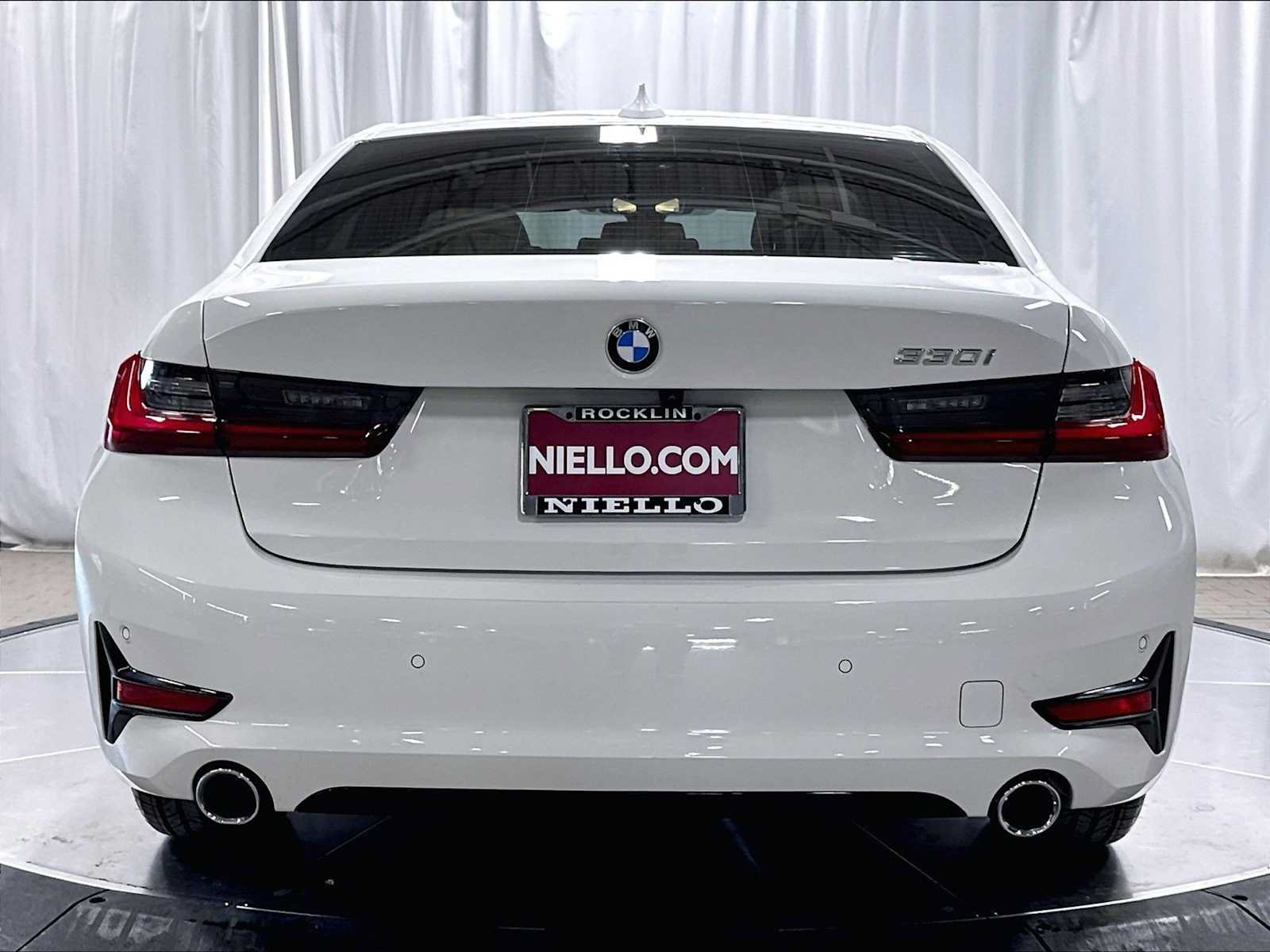 Used 2022 BMW 330i Sedan w/ Premium Package RWD image 9