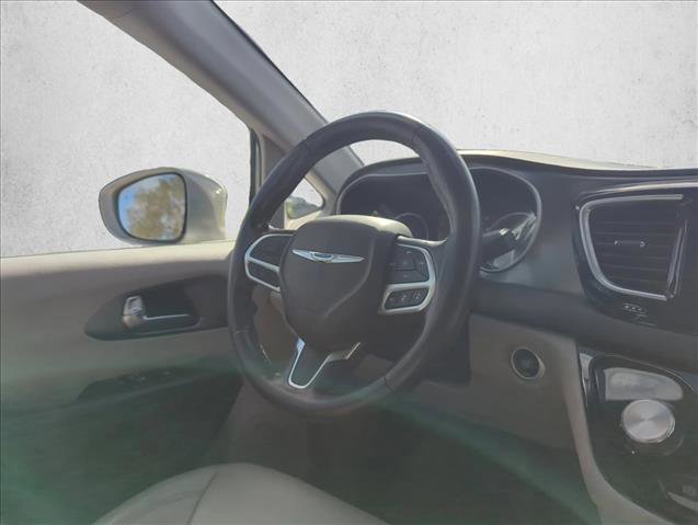 Used 2019 Chrysler Pacifica Touring-L Plus w/ Advanced Safetytec Group image 21