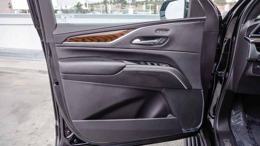 Used 2024 Cadillac Escalade ESV Premium Luxury Platinum AWD/4WD image 26