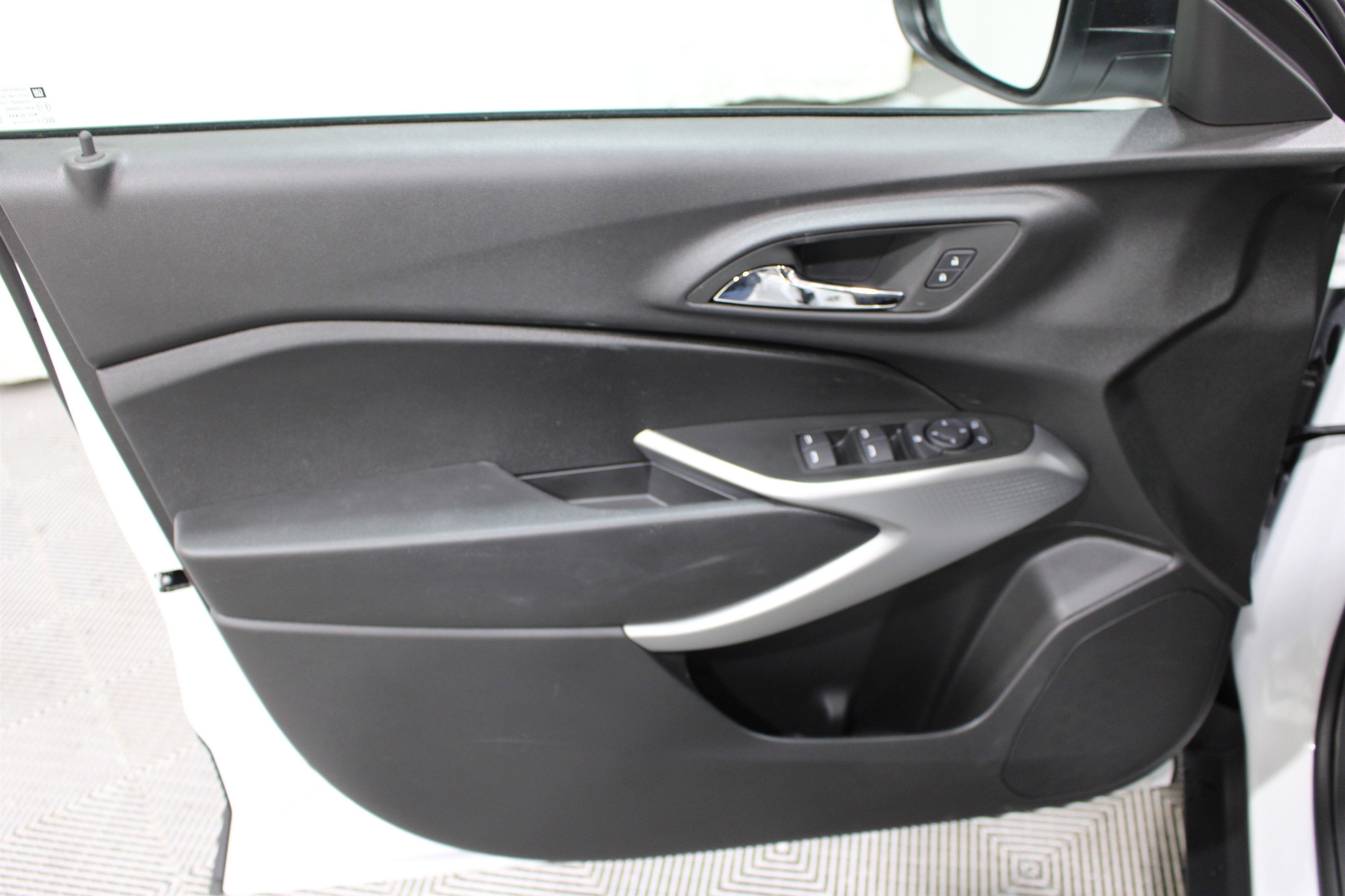 Used 2026 Chevrolet Trax LS FWD image 6