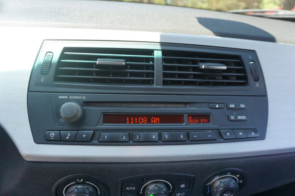 Used 2007 BMW Z4 3.0si image 8