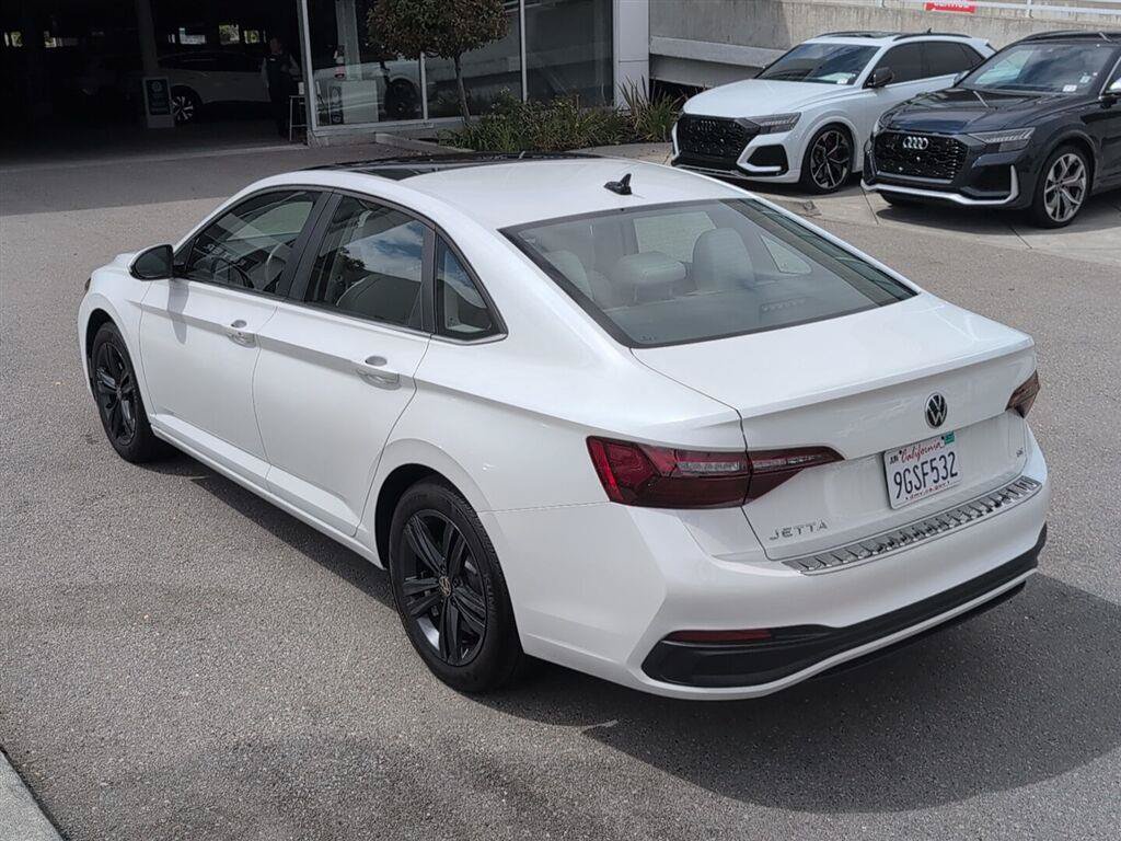 Used 2023 Volkswagen Jetta SE w/ Panoramic Sunroof Package FWD image 7