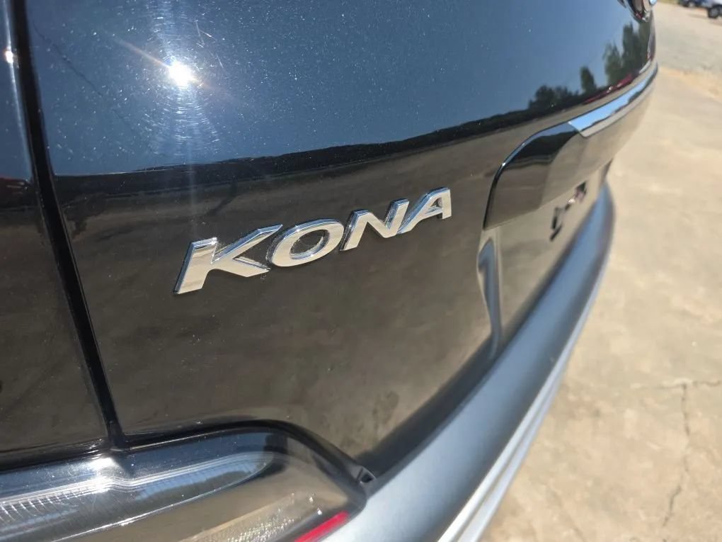 Used 2023 Hyundai Kona Limited AWD/4WD image 11