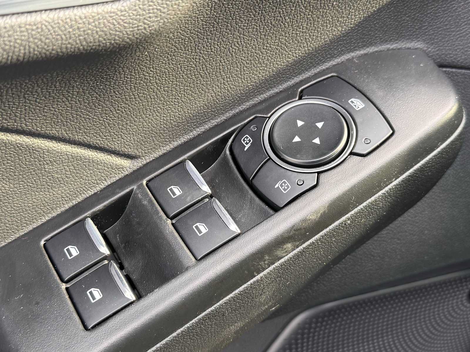 New 2026 Ford Escape SE w/ PHEV Premium Package FWD image 6
