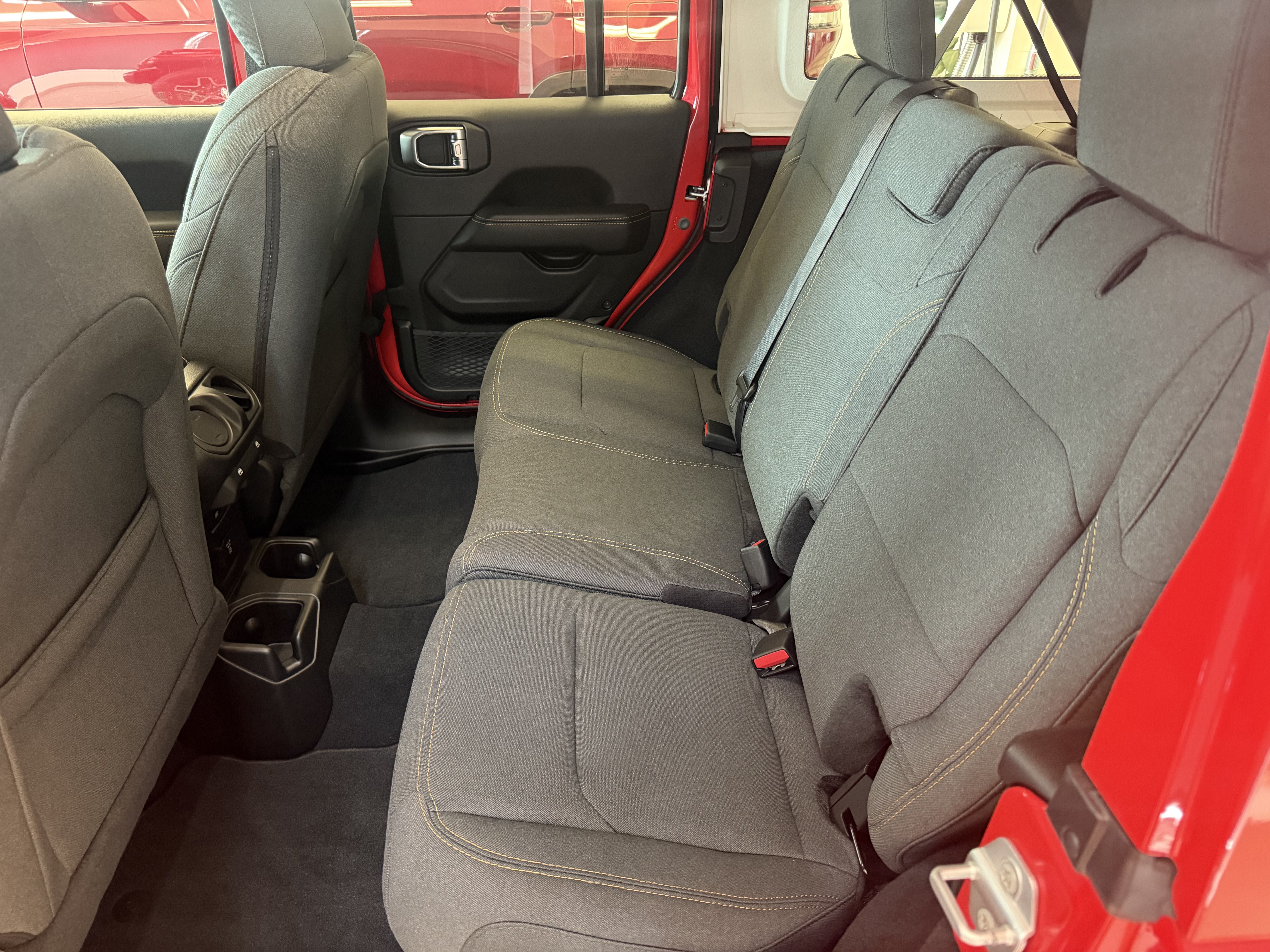 Used 2026 Jeep Wrangler Unlimited Sahara AWD/4WD image 9
