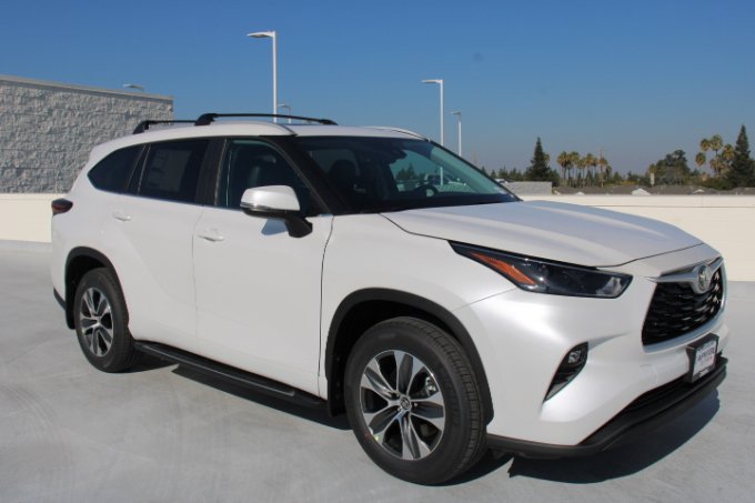 New 2026 Toyota Highlander XLE AWD/4WD image 2