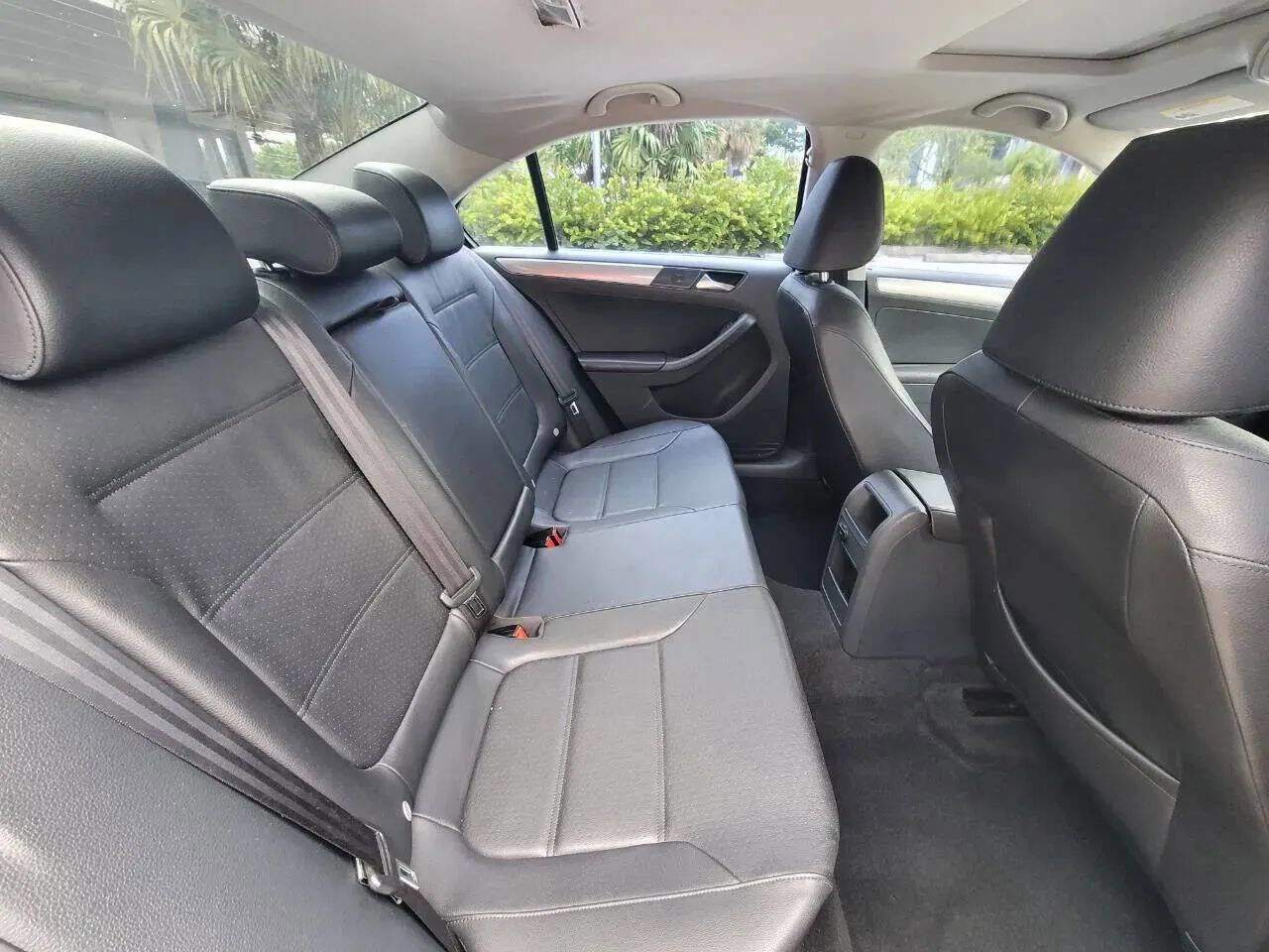 Used 2015 Volkswagen Jetta Sport FWD image 12