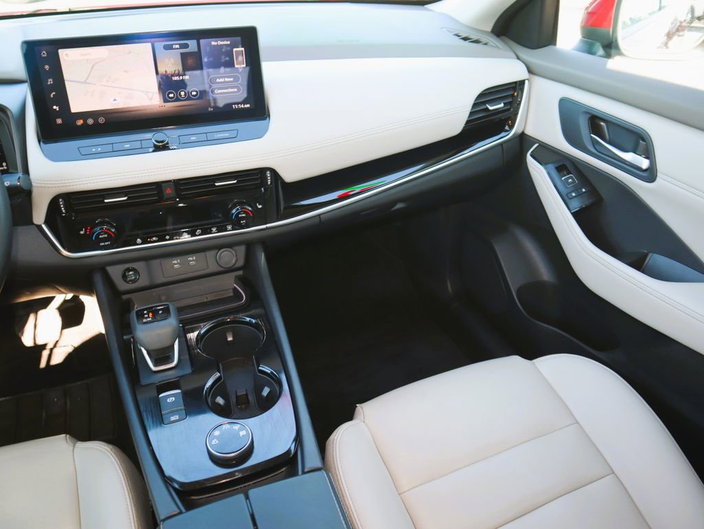 Used 2025 Nissan Rogue SL image 9