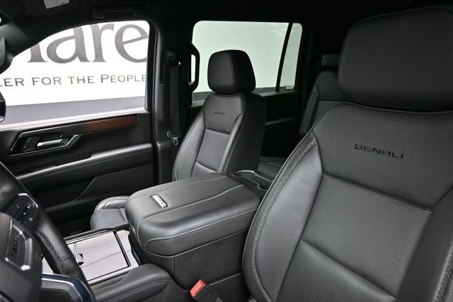 Used 2025 GMC Yukon XL Denali AWD/4WD image 16