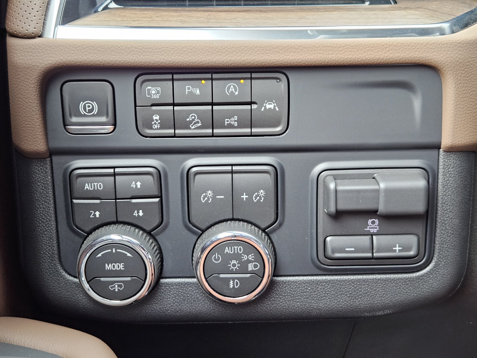 Certified 2026 Chevrolet Tahoe High Country AWD/4WD image 24