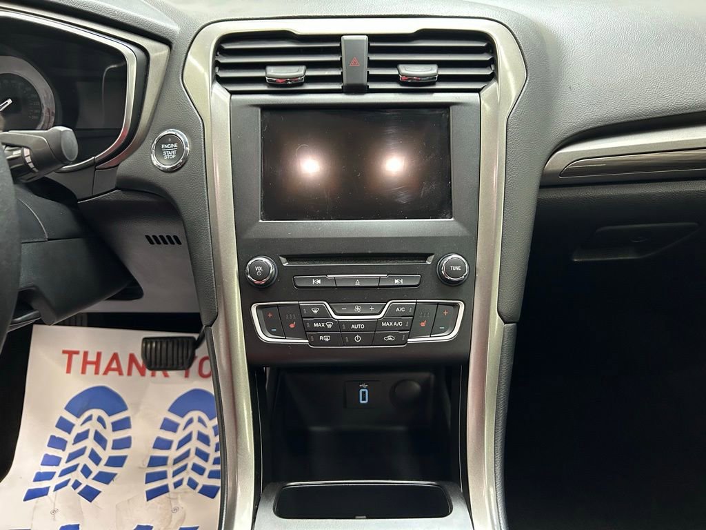 Used 2018 Ford Fusion SE w/ Fusion SE Technology Package image 23