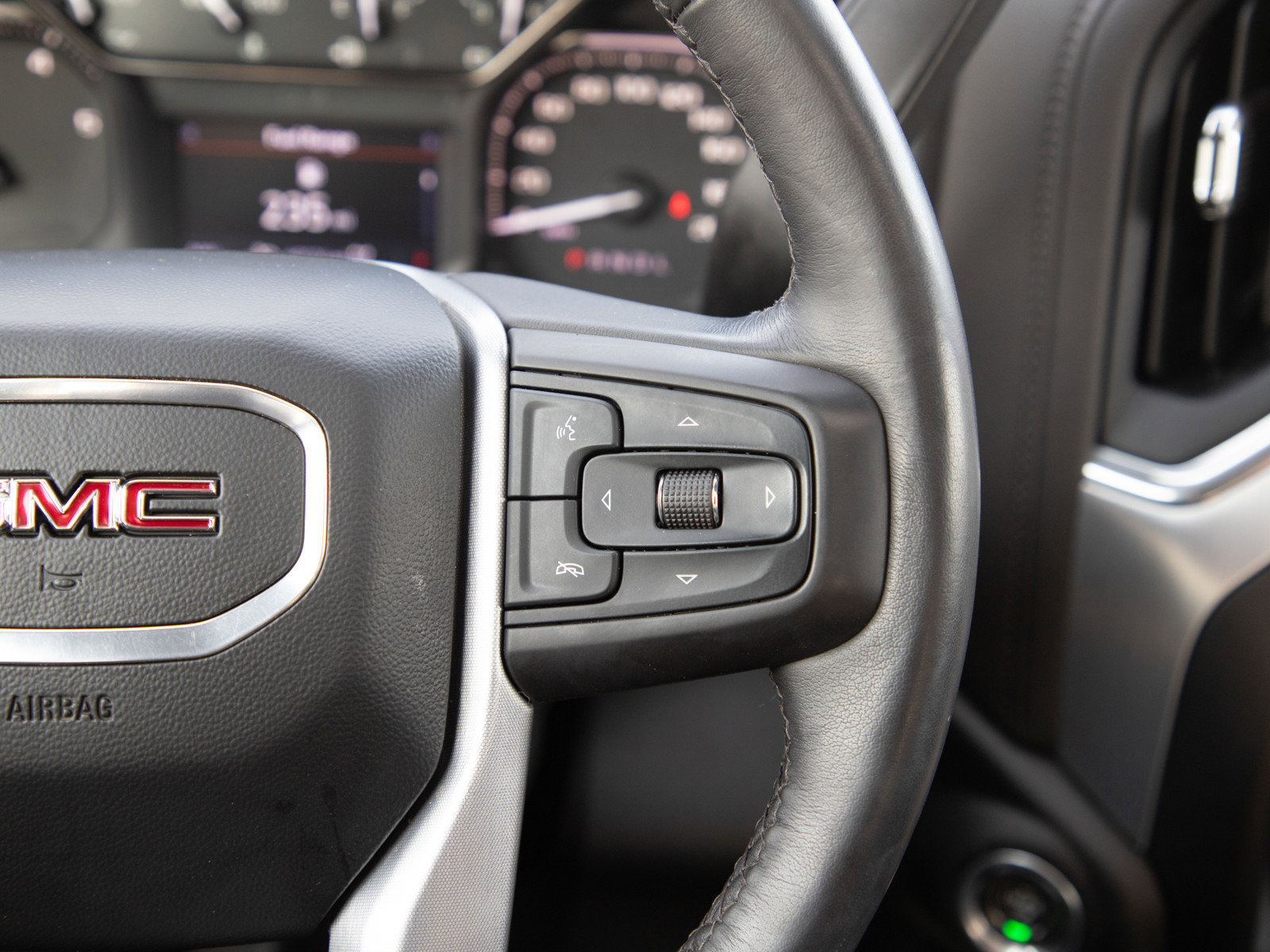 Used 2022 GMC Sierra 2500 SLT w/ SLT Preferred Package image 23