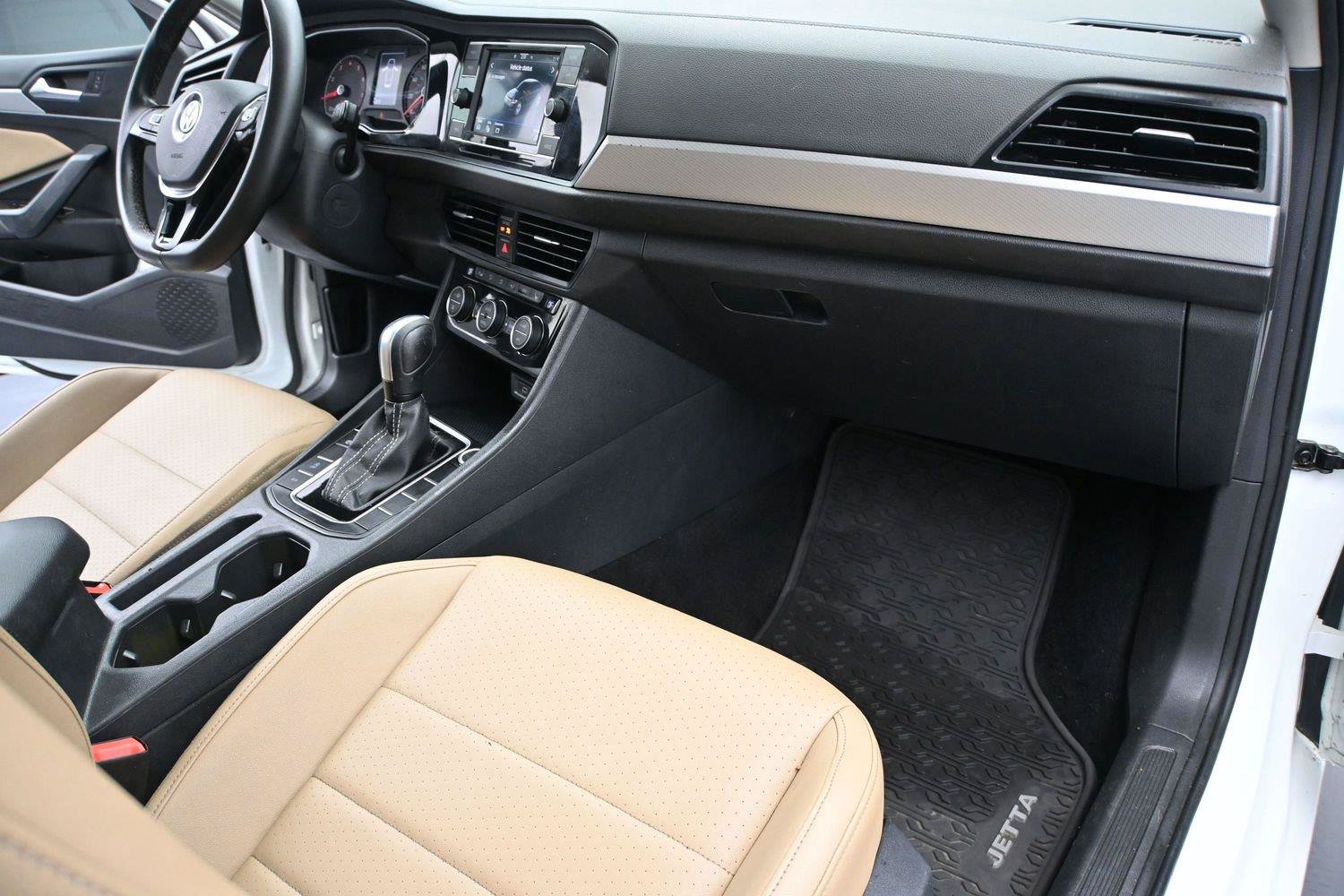 Used 2021 Volkswagen Jetta SE w/ SE Cold Weather Package FWD image 17