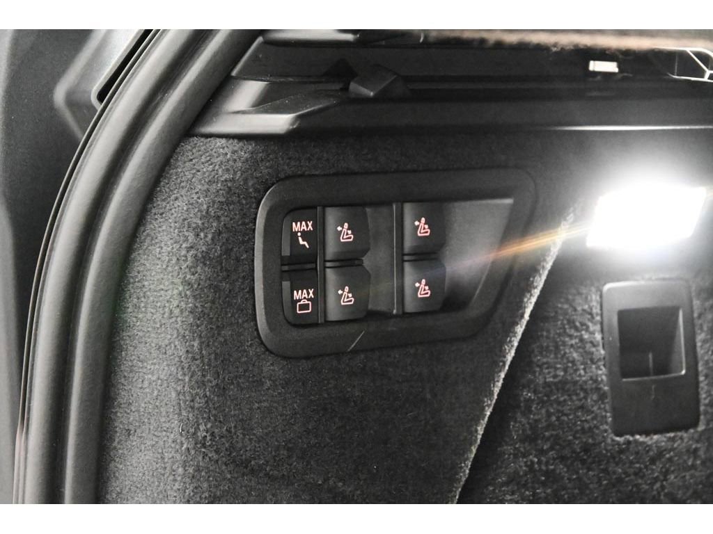 Used 2025 BMW X7 M60i AWD/4WD image 75
