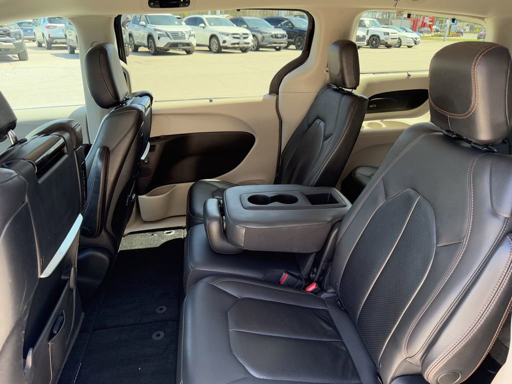 Used 2017 Chrysler Pacifica Touring-L Plus w/ Tire & Wheel Group image 38