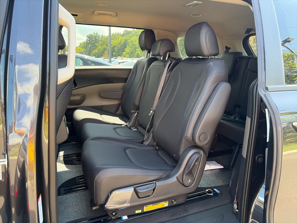 New 2027 Kia Carnival FWD image 23