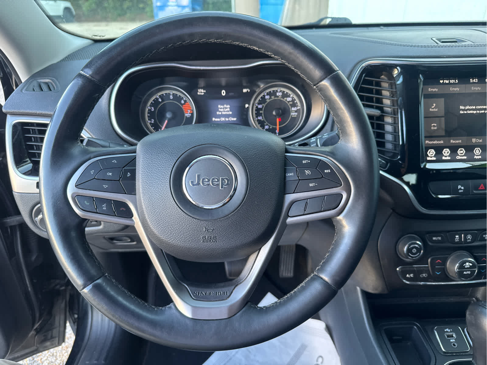 Used 2019 Jeep Cherokee Limited FWD image 24