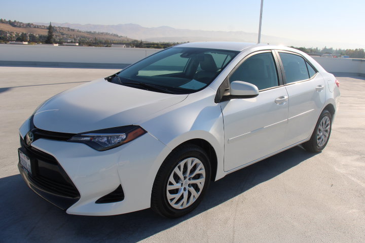 Used 2017 Toyota Corolla LE w/ Carpet Mat Package (TMS) FWD image 6